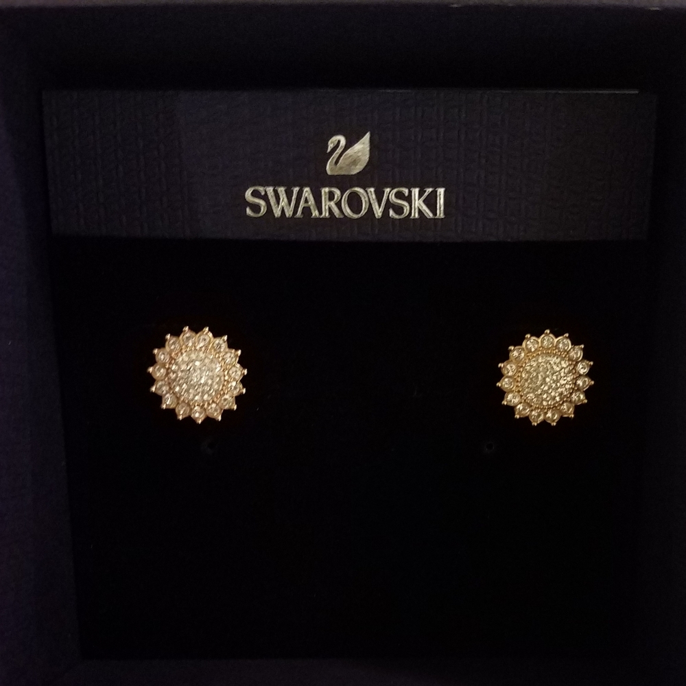 Flower Stud...Rose gold earrings.